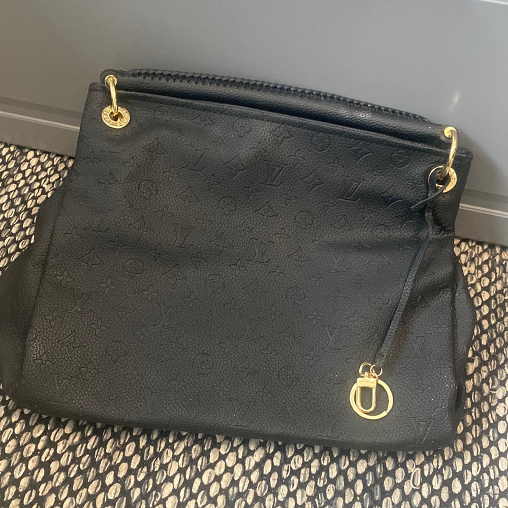 Received as gift - not my style. Never used.